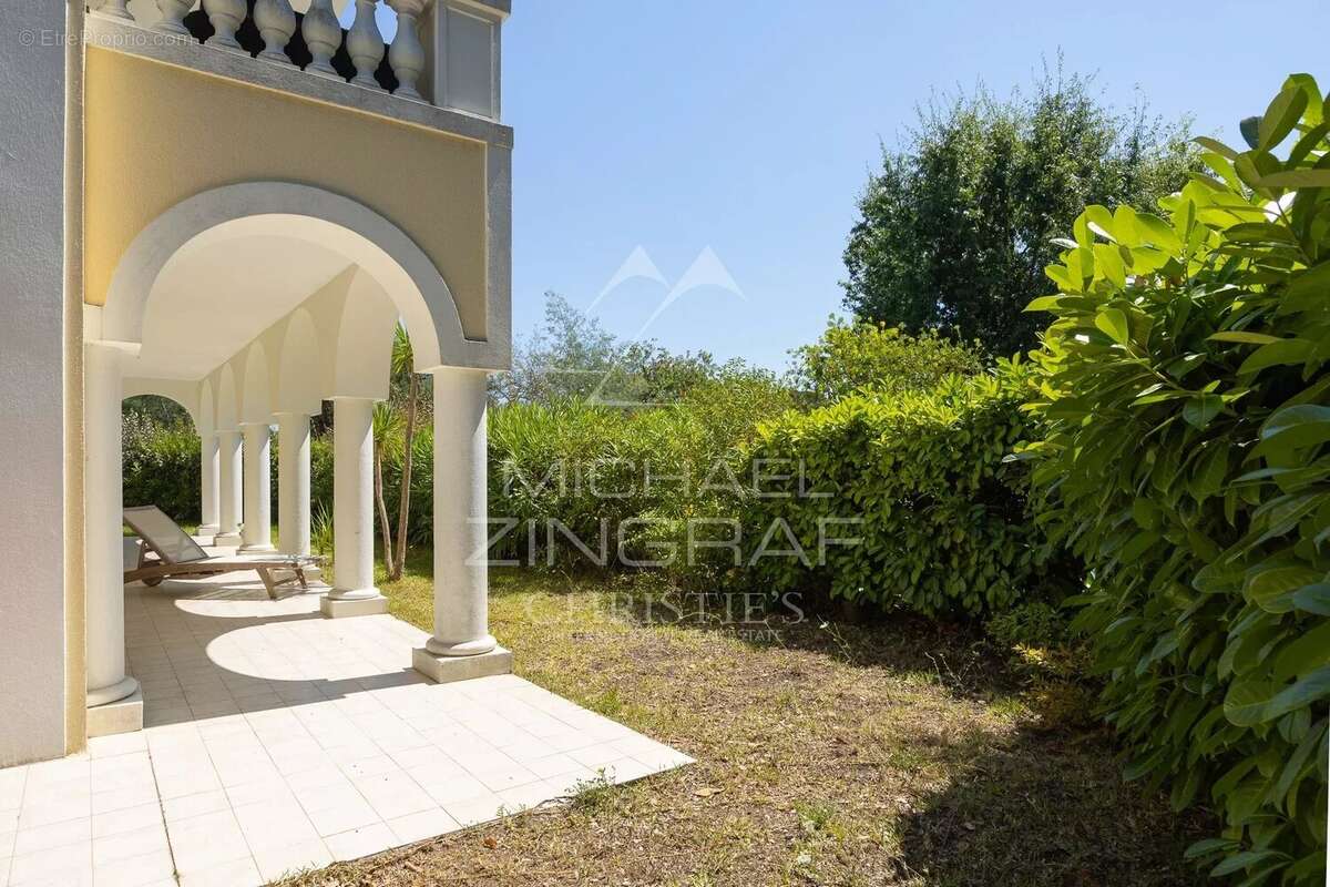 Appartement à MANDELIEU-LA-NAPOULE