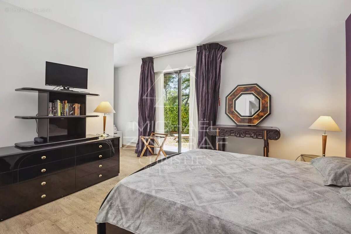 Appartement à MANDELIEU-LA-NAPOULE