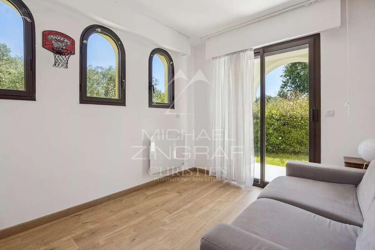 Appartement à MANDELIEU-LA-NAPOULE