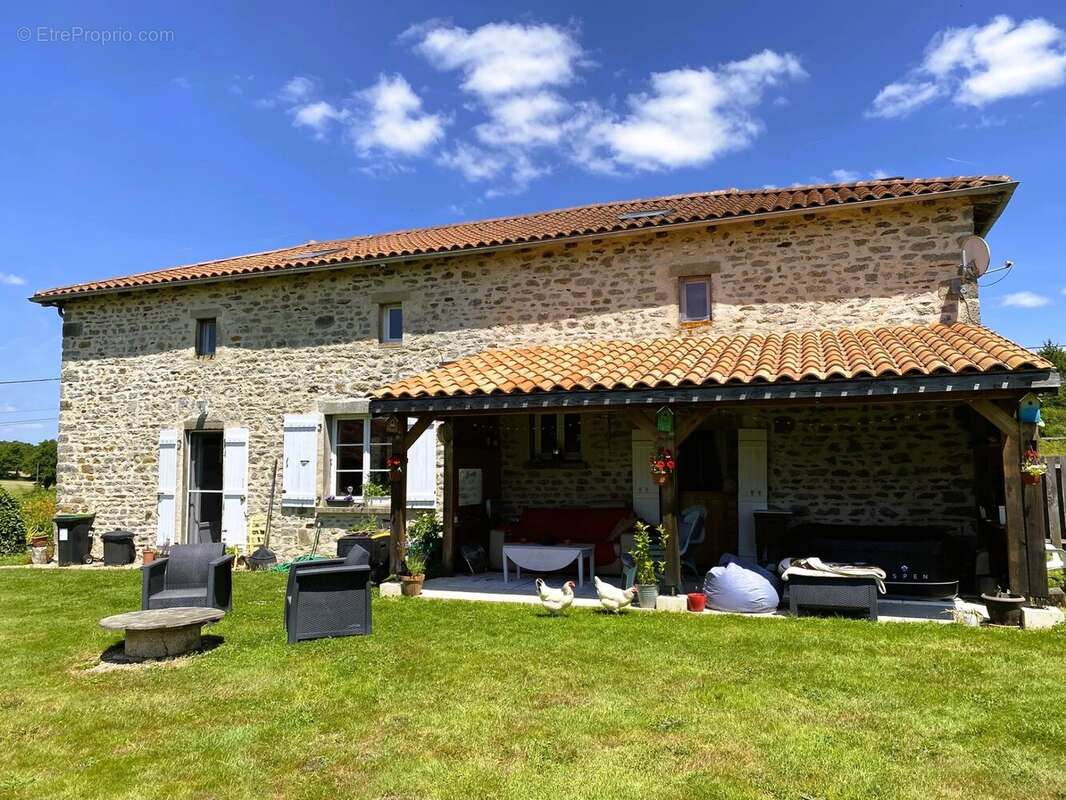 Maison à BUSSIERE-POITEVINE