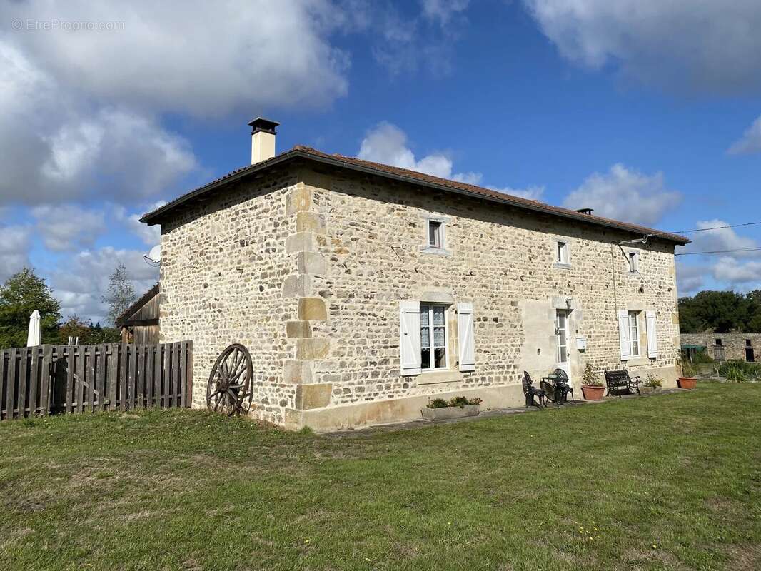 Maison à BUSSIERE-POITEVINE