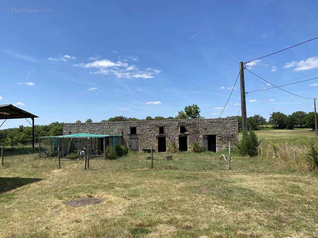 Maison à BUSSIERE-POITEVINE