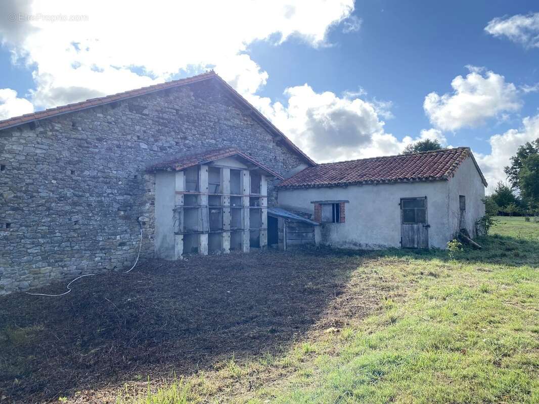 Maison à BUSSIERE-POITEVINE