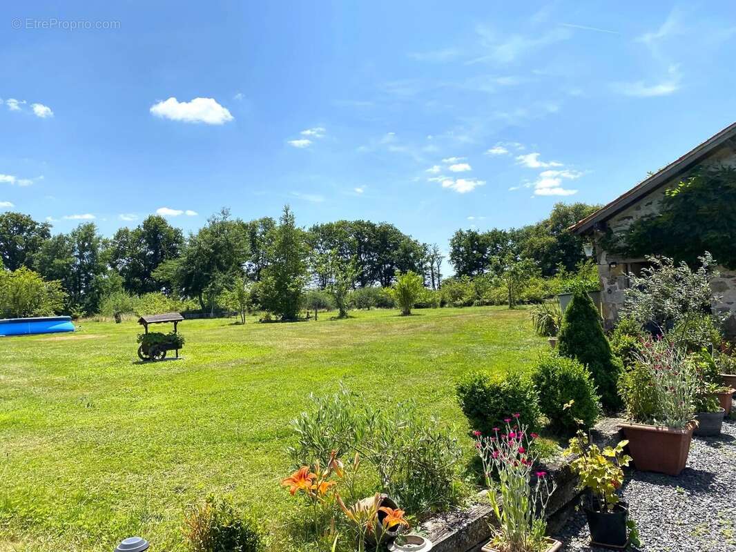 Maison à BUSSIERE-POITEVINE
