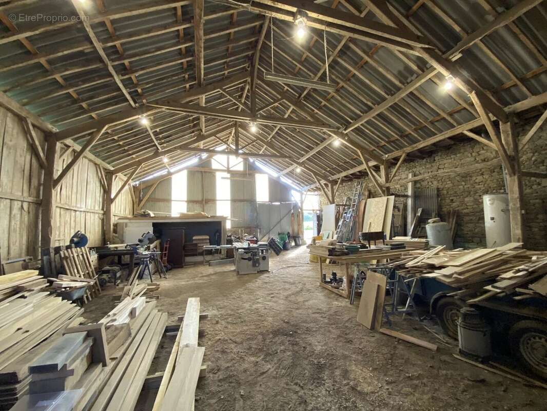 Maison à BUSSIERE-POITEVINE