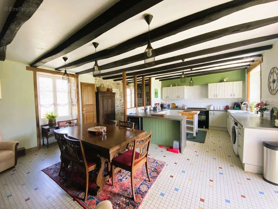 Maison à BUSSIERE-POITEVINE