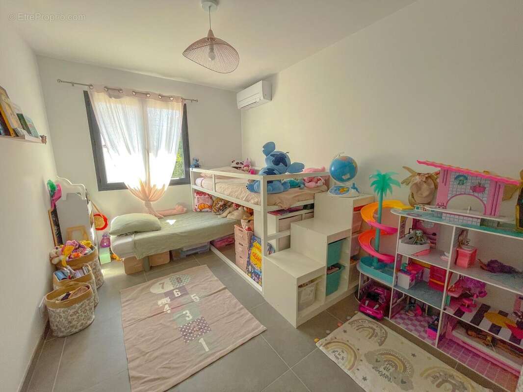 Maison à SAINT-BRES