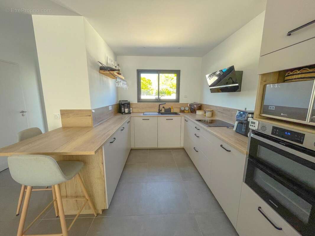 Maison à SAINT-BRES