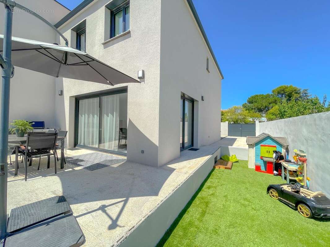 Maison à SAINT-BRES