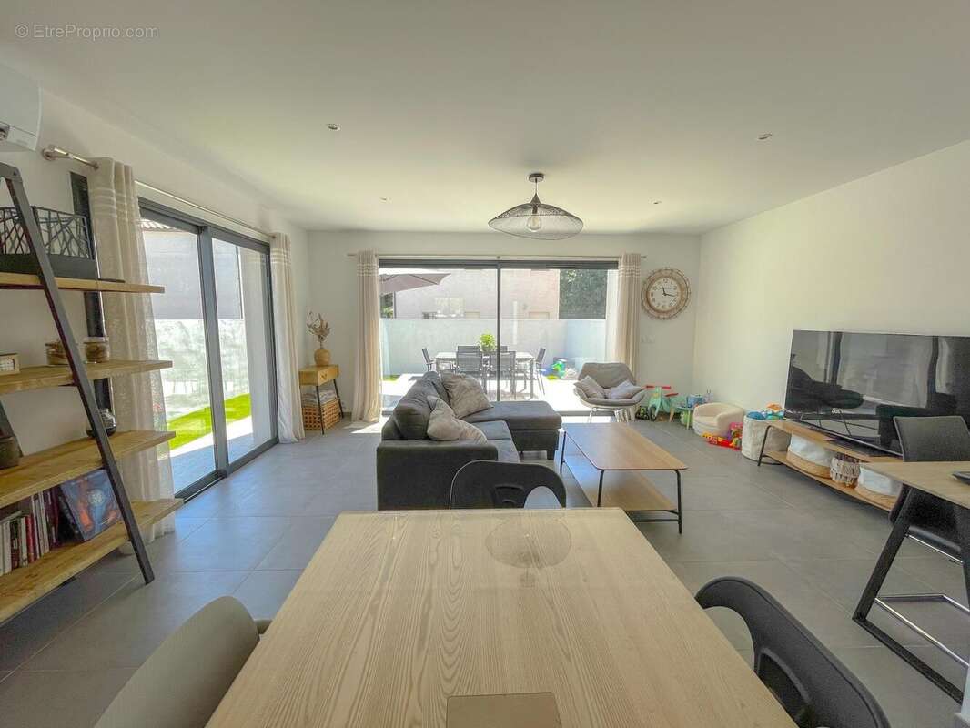 Maison à SAINT-BRES