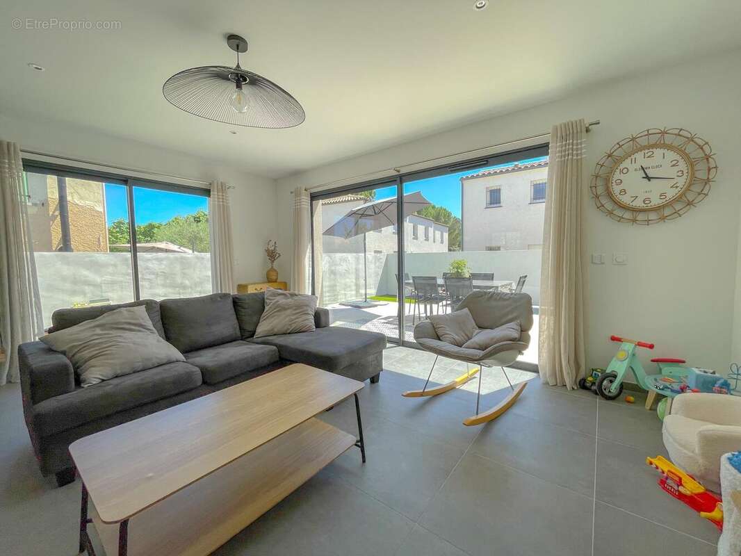 Maison à SAINT-BRES