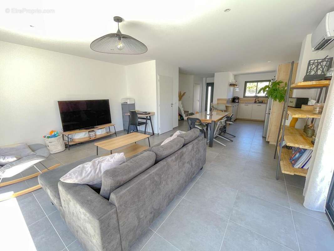 Maison à SAINT-BRES