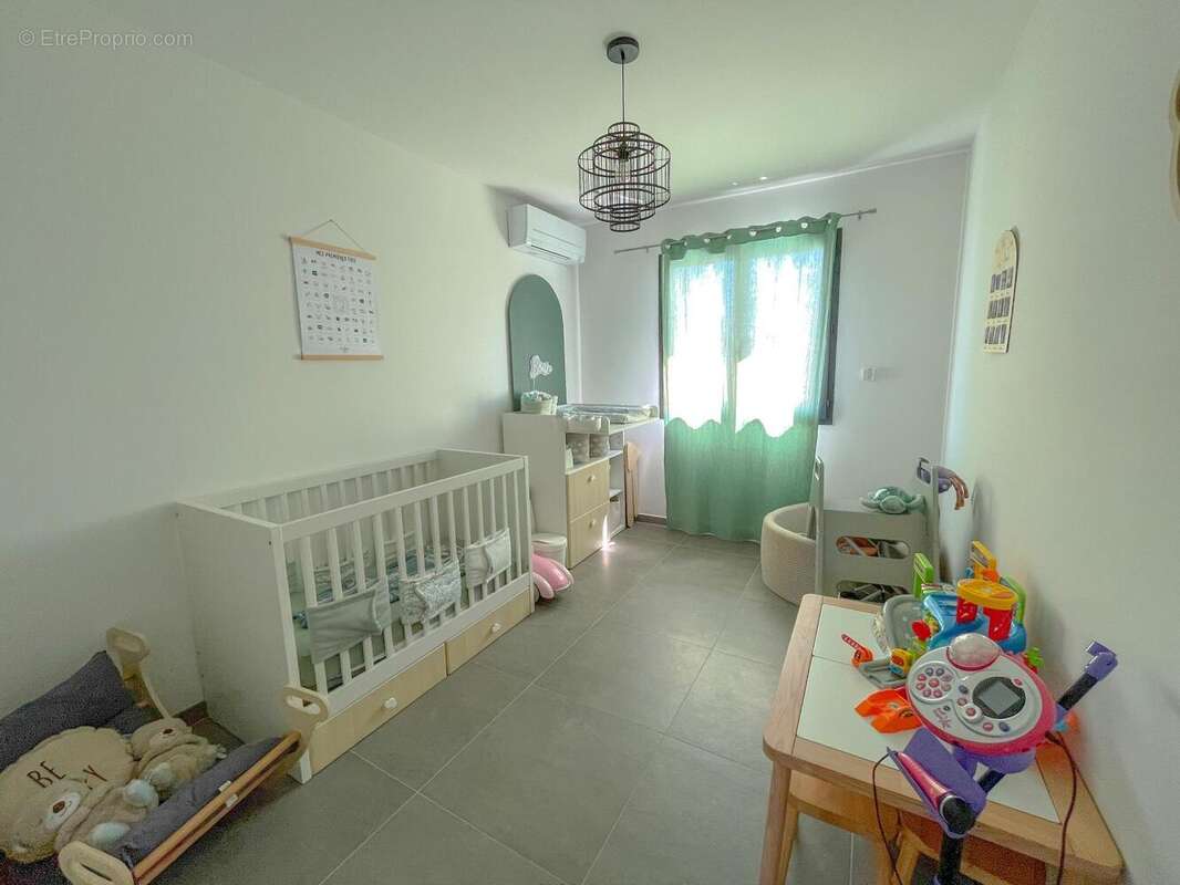 Maison à SAINT-BRES