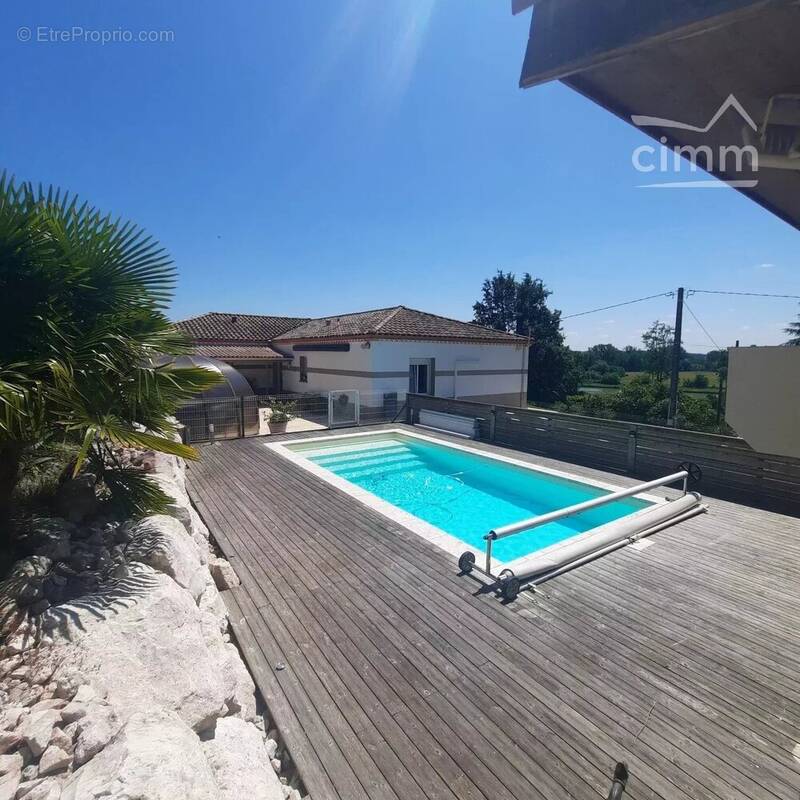 Maison à SAINT-ROMAIN-LE-NOBLE