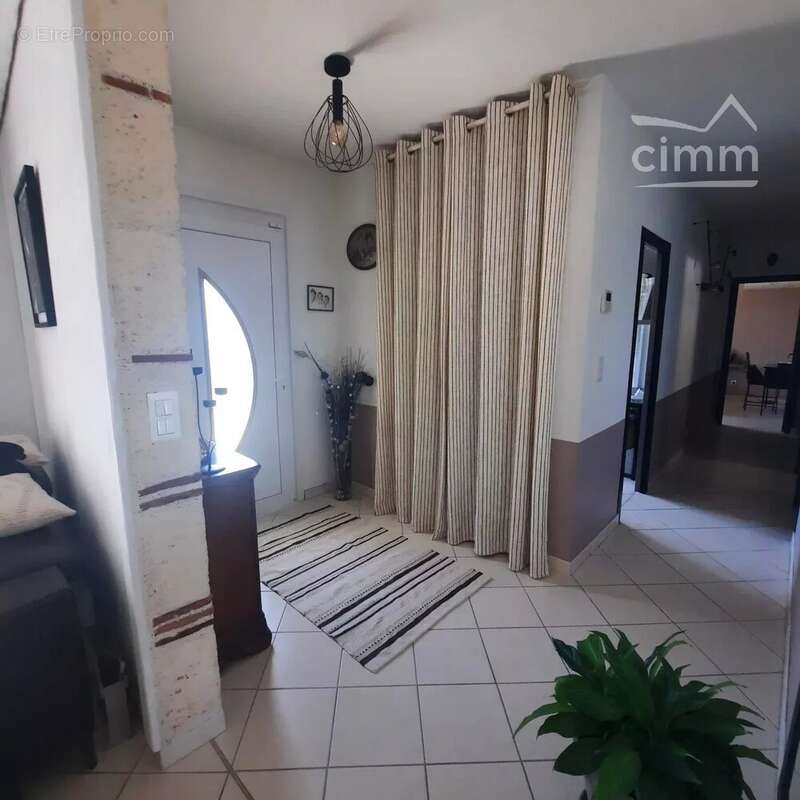 Maison à SAINT-ROMAIN-LE-NOBLE