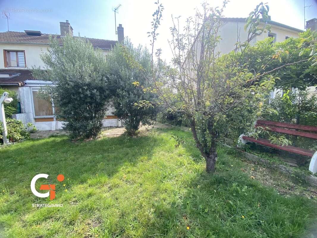 Maison à SAINT-ETIENNE-DU-ROUVRAY