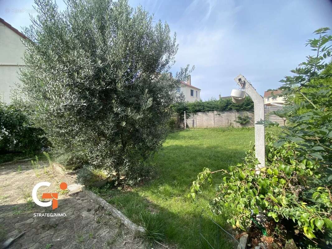 Maison à SAINT-ETIENNE-DU-ROUVRAY