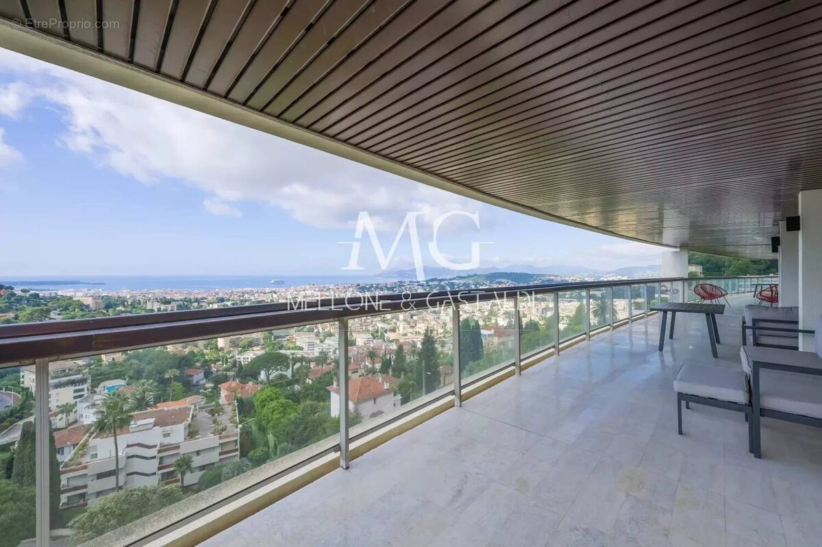 Appartement à LE CANNET