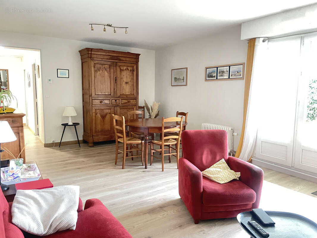 Appartement à LES PONTS-DE-CE