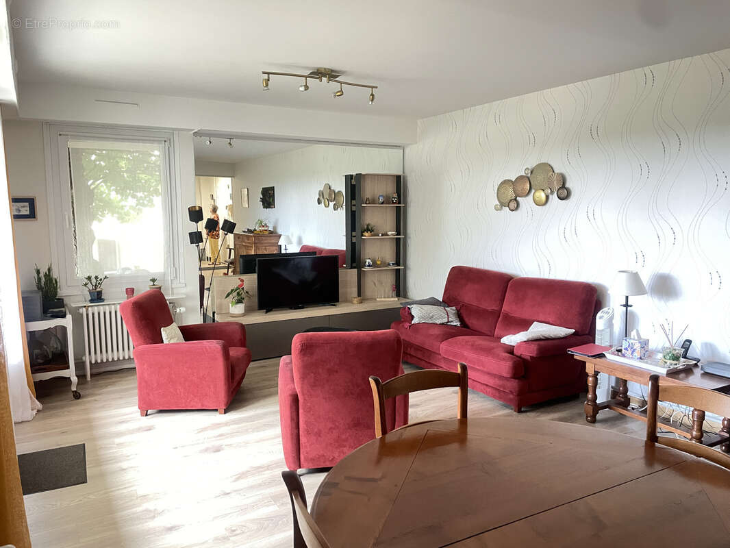 Appartement à LES PONTS-DE-CE