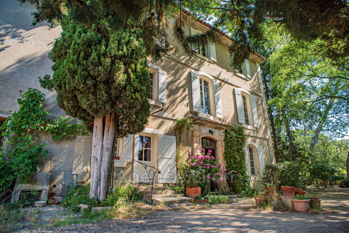 Maison à L&#039;ISLE-SUR-LA-SORGUE