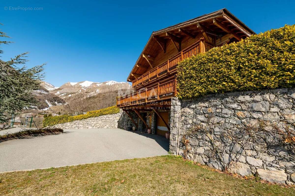 Maison à SAINT-ETIENNE-DE-TINEE