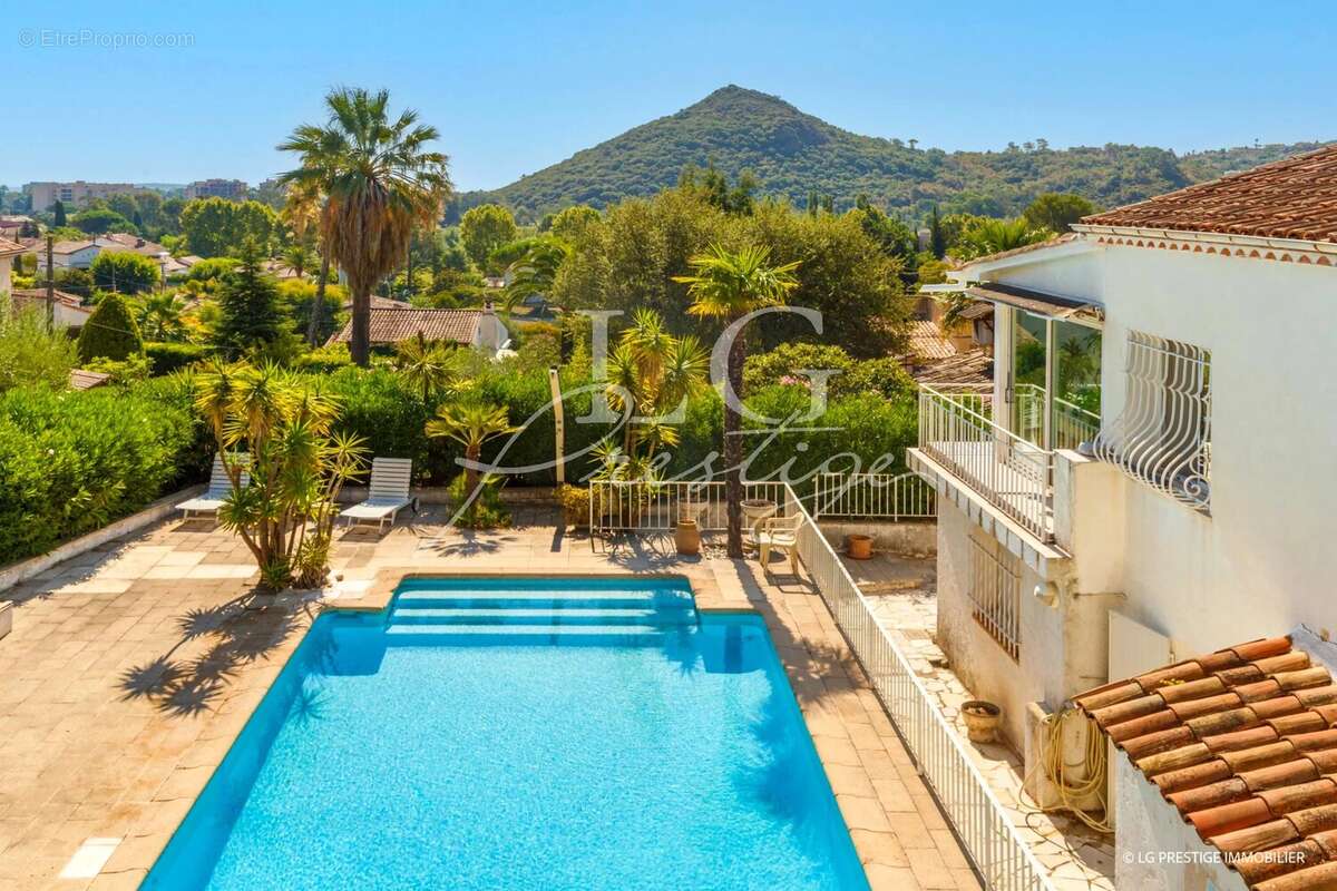 Maison à MANDELIEU-LA-NAPOULE