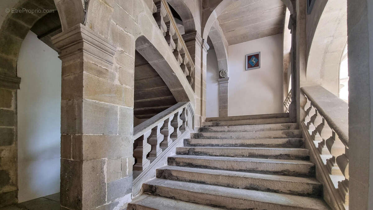 Grand escalier - Appartement à LERAN