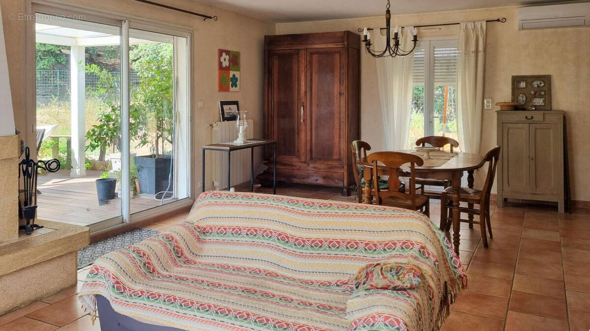 piece a vivre - Maison à CARCASSONNE