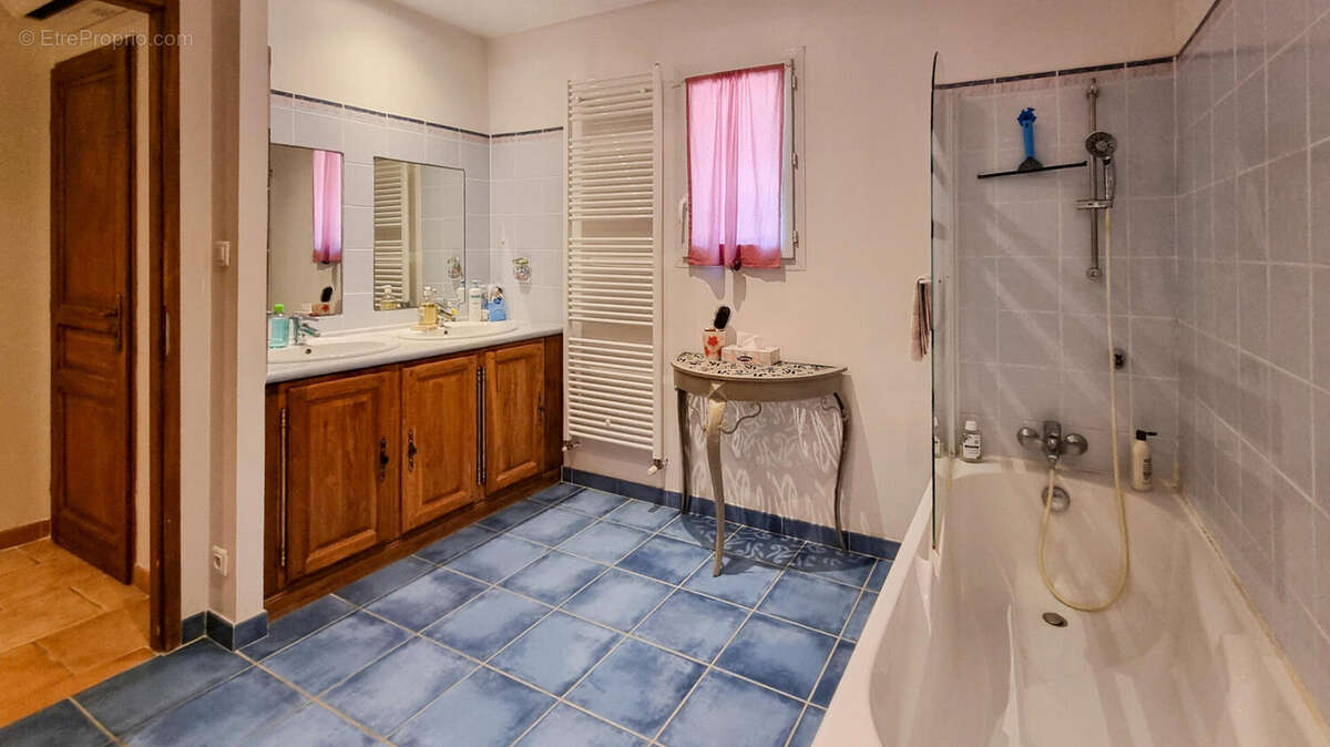 salle de bain - Maison à CARCASSONNE