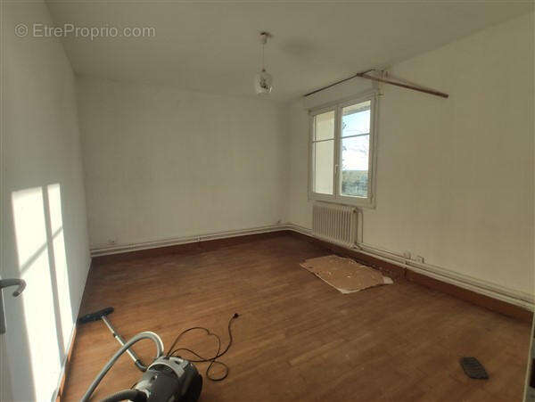 10. chambre 3 - Maison à CHEF-BOUTONNE