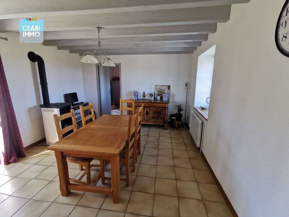 Maison 5 pièces à La Vineuse sur 415 m² de terrain - Maison à LA VINEUSE