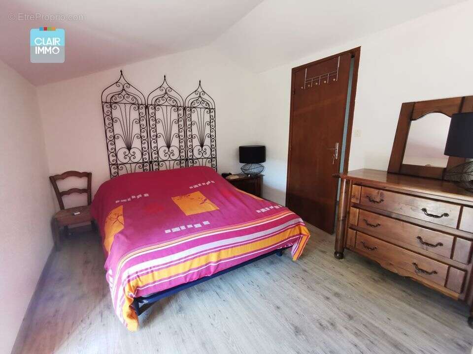 Maison 5 pièces à La Vineuse sur 415 m² de terrain - Maison à LA VINEUSE