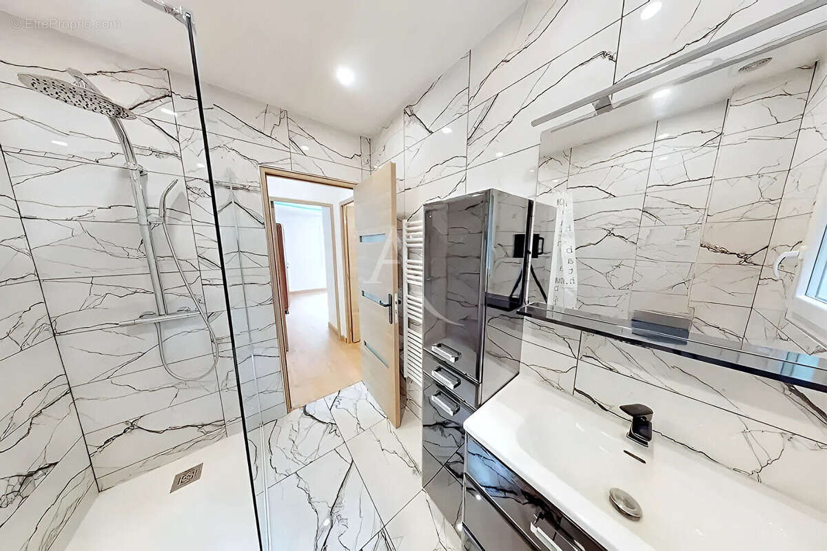 Maison à SAINT-REMY-LA-VANNE