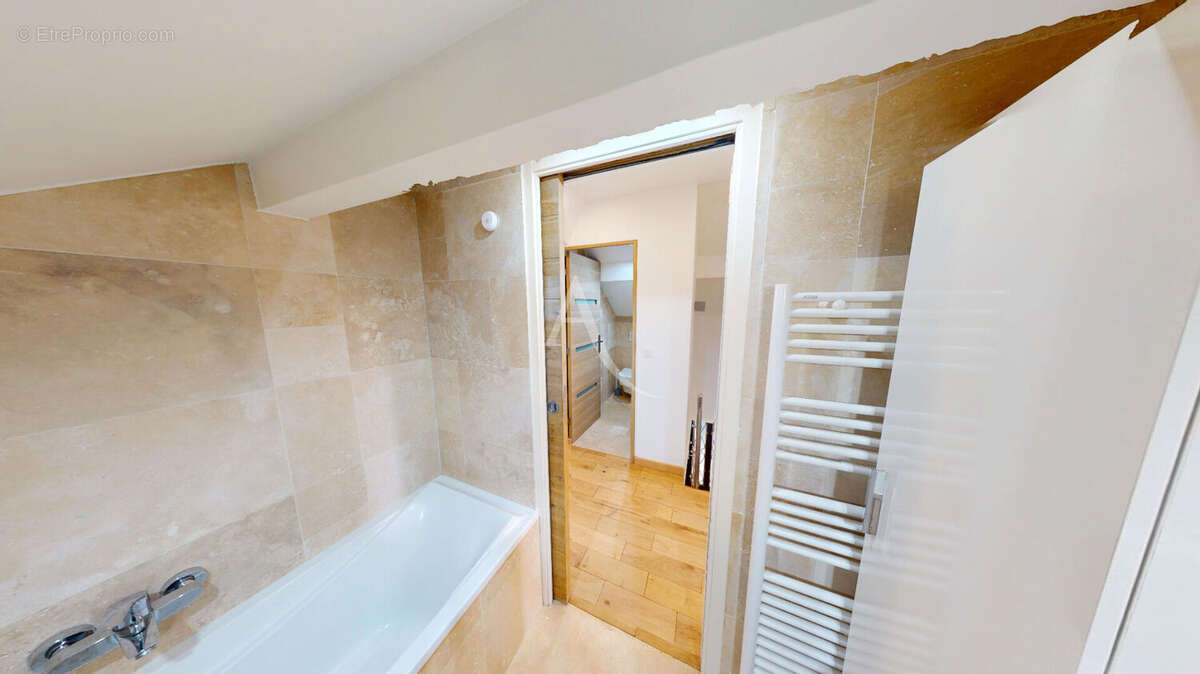 Maison à SAINT-REMY-LA-VANNE