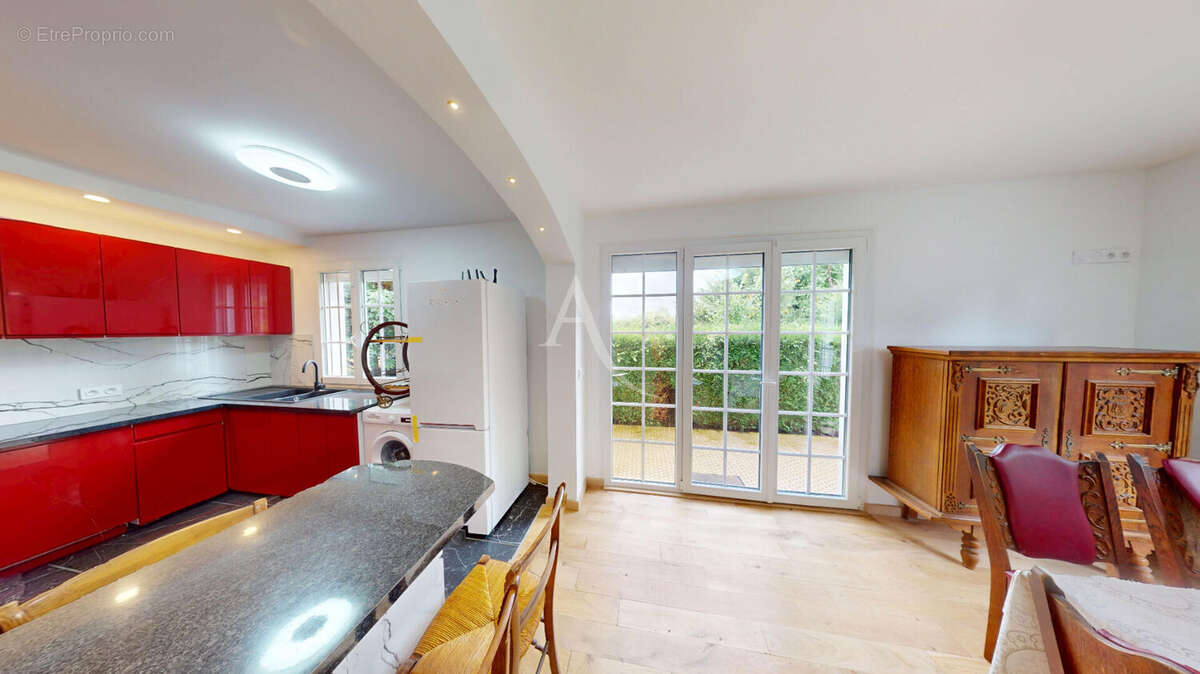 Maison à SAINT-REMY-LA-VANNE