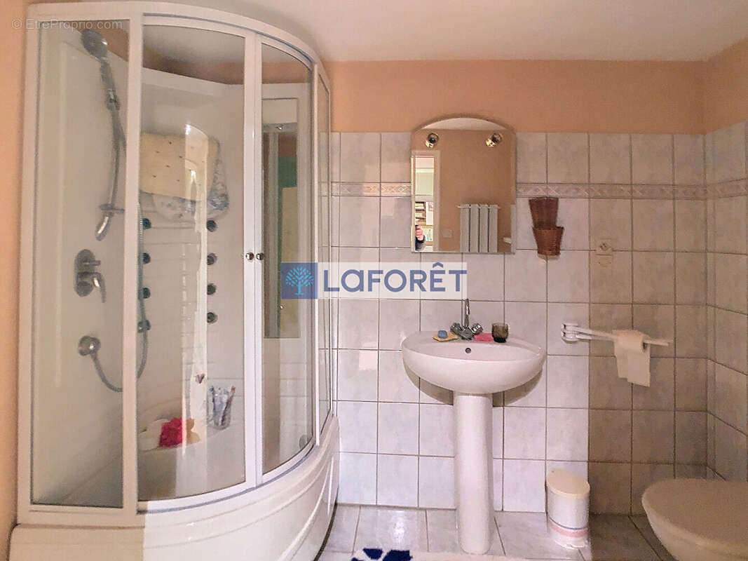 Maison à SAINT-BROINGT-LE-BOIS