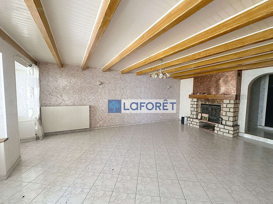 Maison à SAINT-BROINGT-LE-BOIS