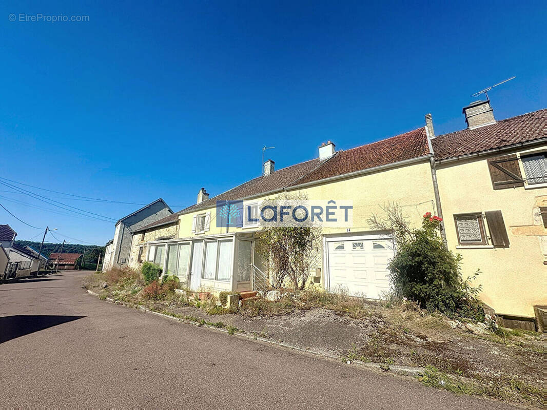 Maison à SAINT-BROINGT-LE-BOIS