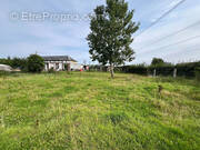 Terrain à AUZOUVILLE-SUR-RY