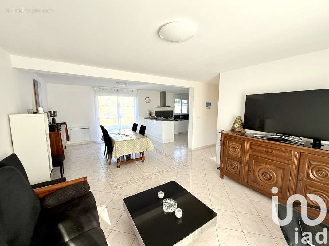 Photo 4 - Maison à MENIL