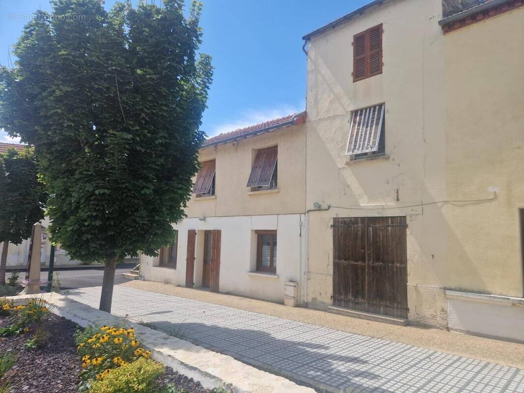 Photo 1 - Maison à SAINT-BONNET-DE-ROCHEFORT