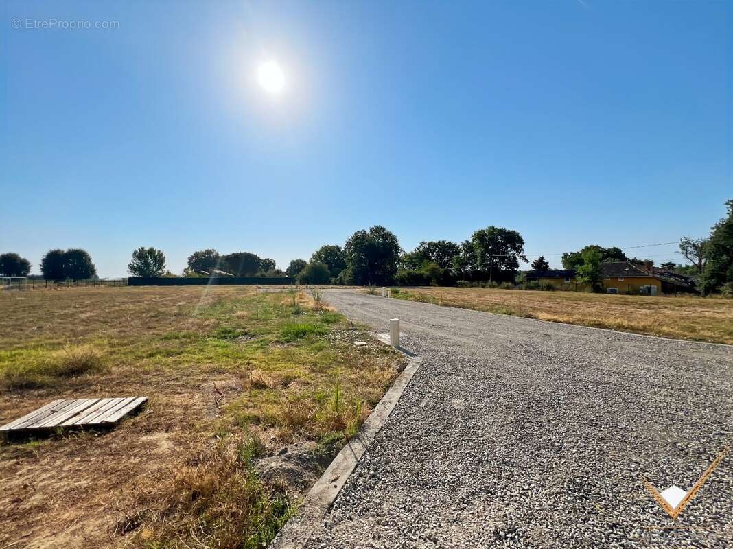 Terrain à POUCHARRAMET