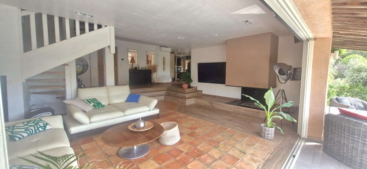 Maison à LA LONDE-LES-MAURES