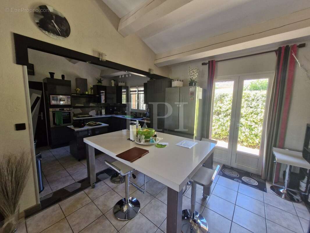 Maison à SAINT-SATURNIN-LES-APT