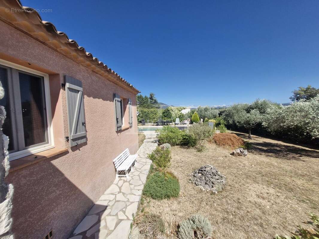 Maison à SAINT-SATURNIN-LES-APT