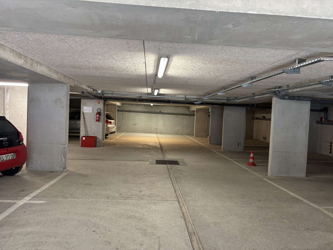 Parking à DALUIS