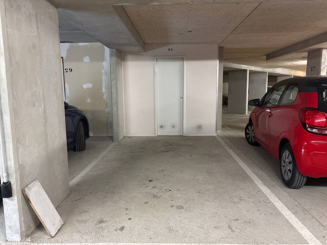 Parking à DALUIS