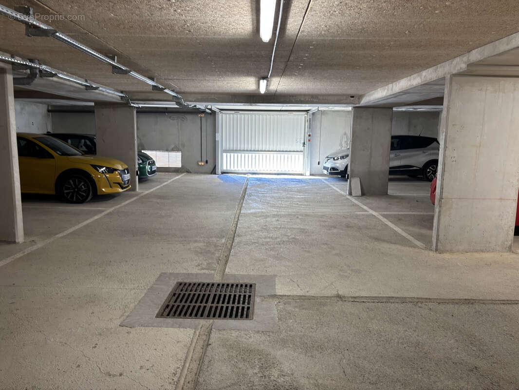 Parking à DALUIS