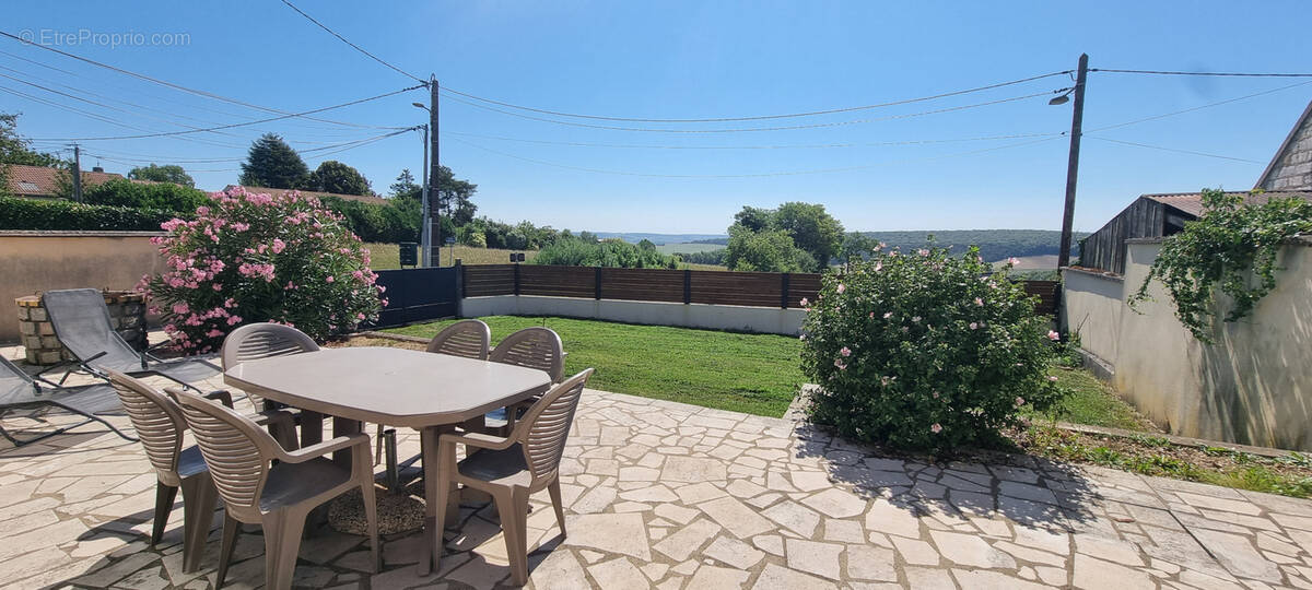 Maison à PONT-SUR-YONNE